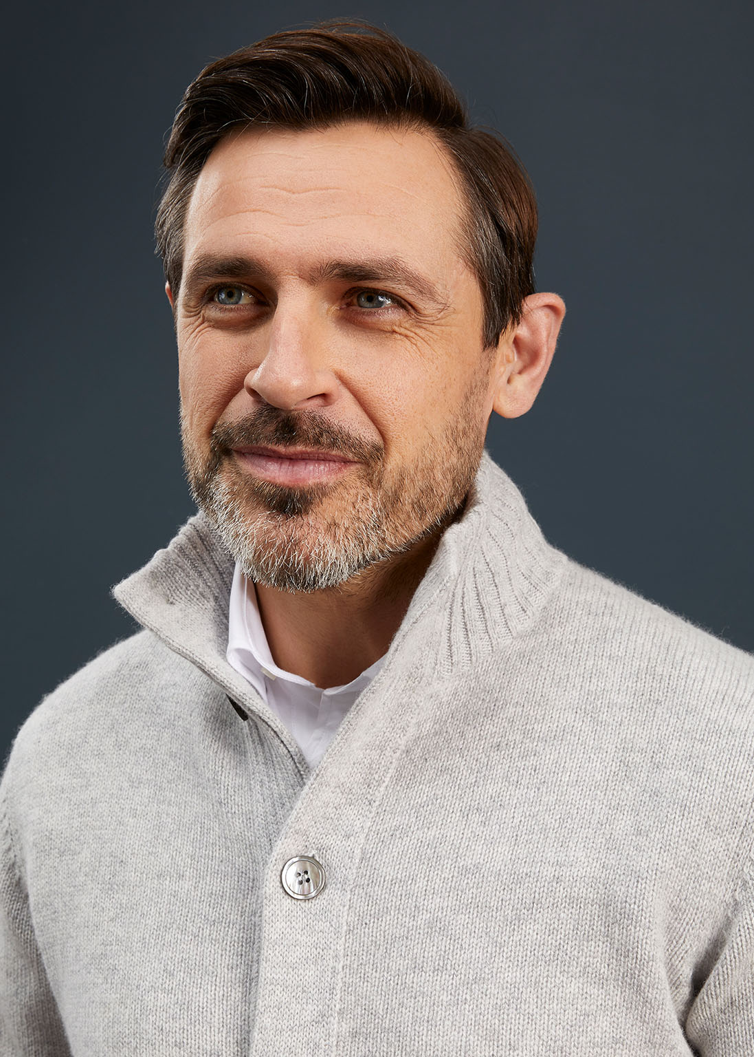 Men's Lambswool Buttoned Jumper In Pearl Grey