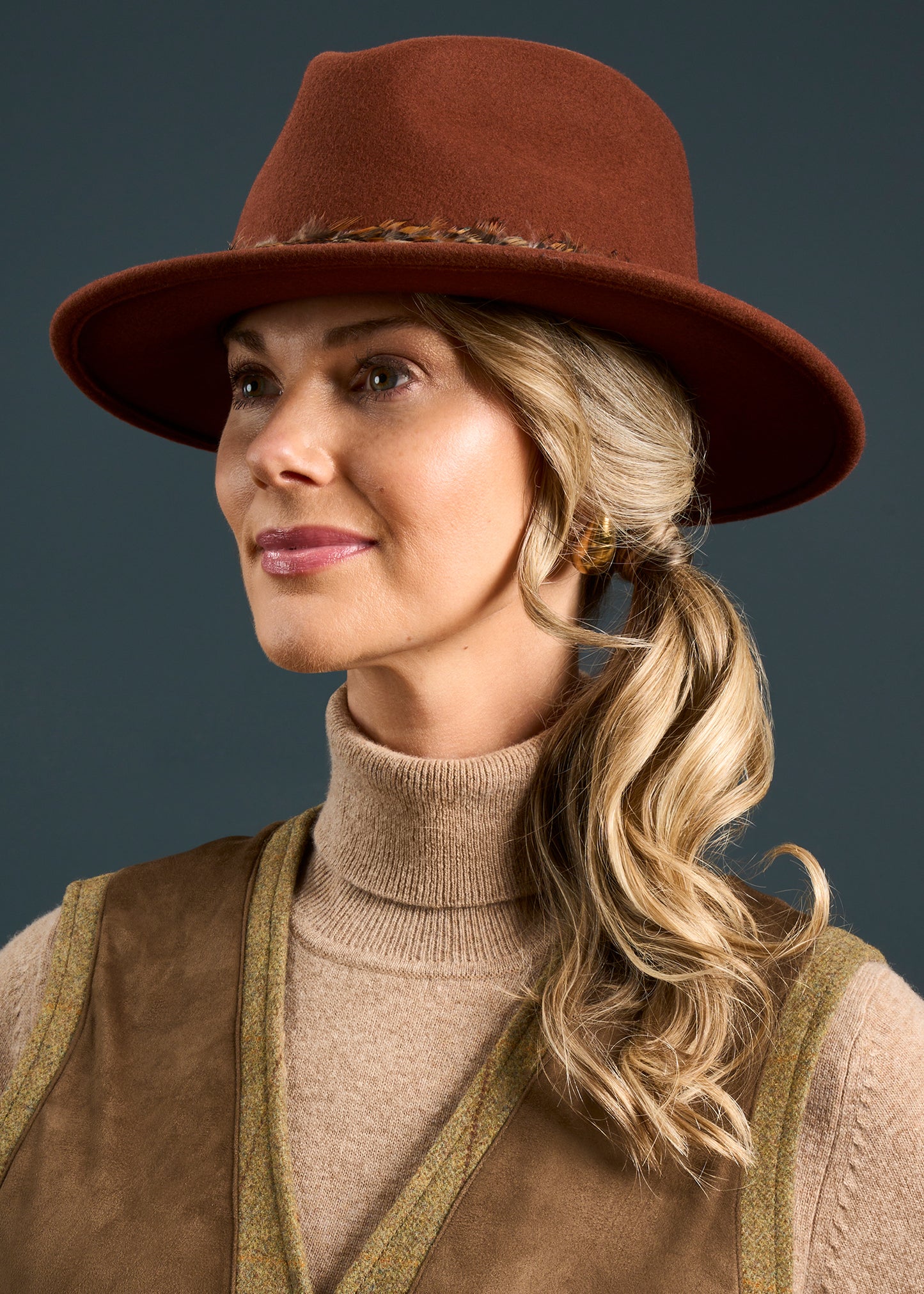 Combrook Ladies Tweed Shooting Waistcoat In Grove