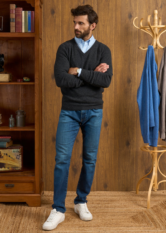 Kilsyth Men's Lambswool Jumper in Charcoal