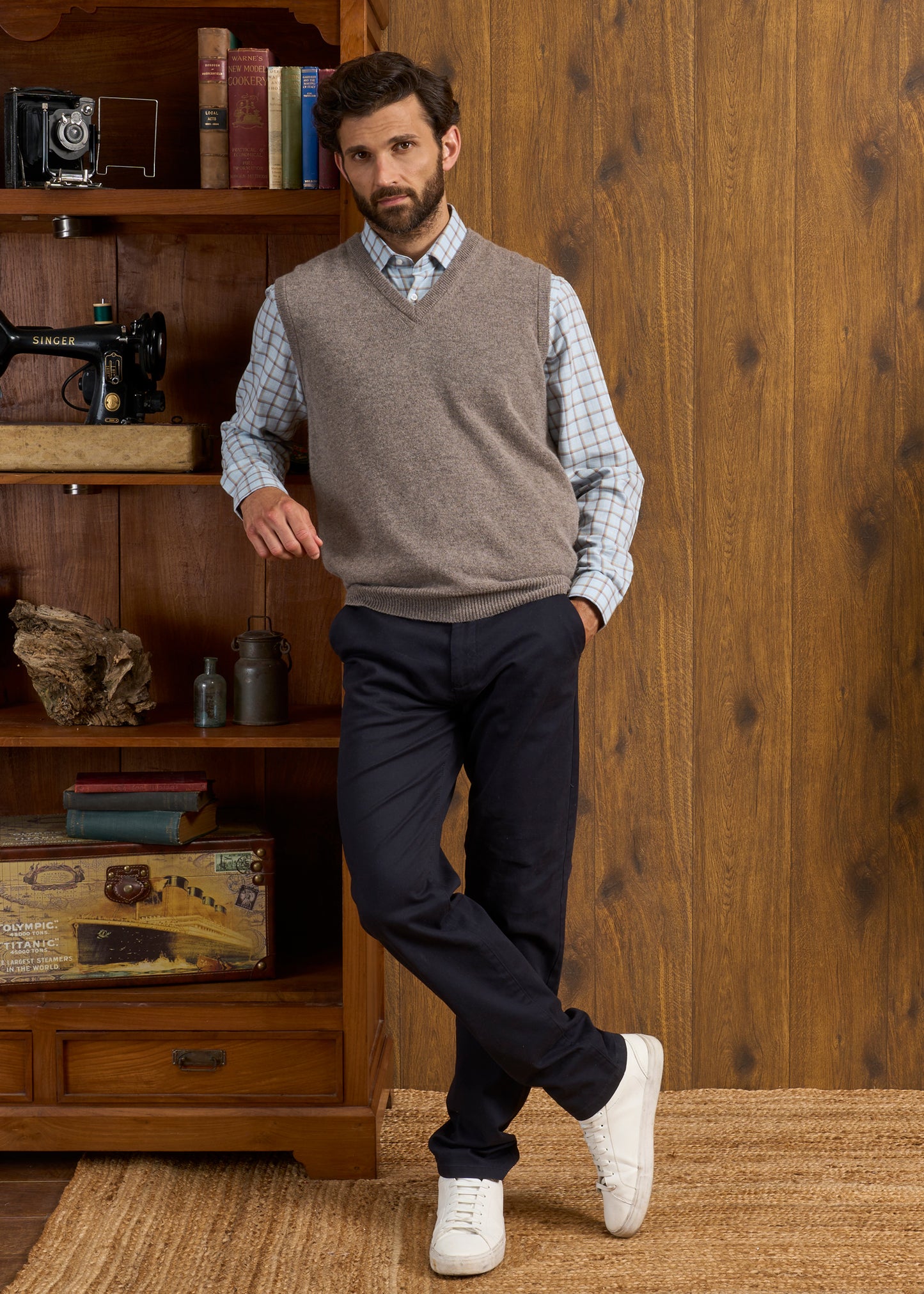 Norfolk Men's Lambswool Slipover in Vole