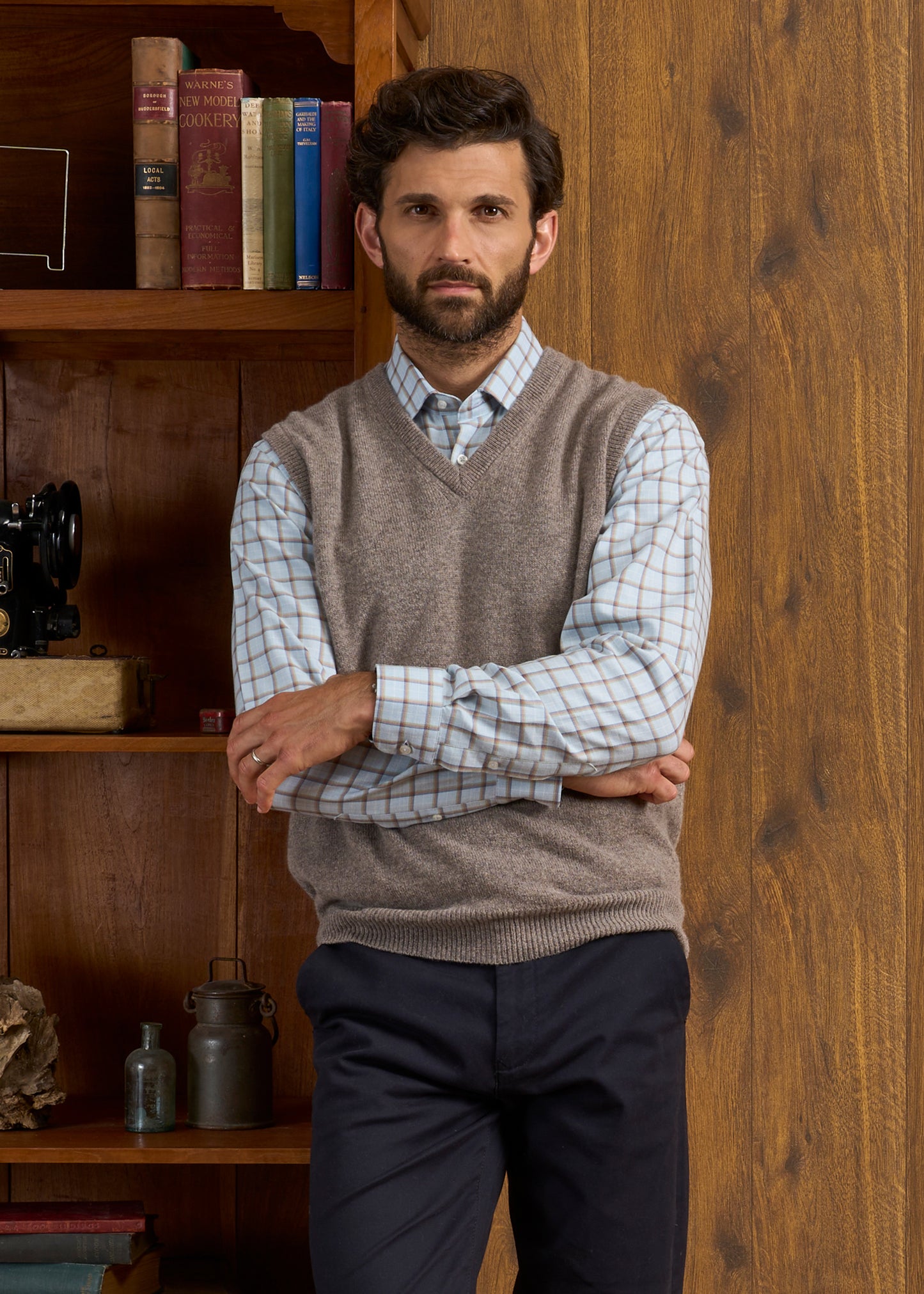 Norfolk Men's Lambswool Slipover in Vole