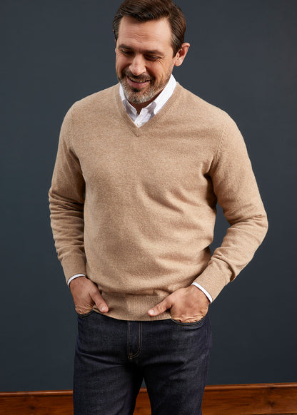 Men's Geelong Lambswool Vee Neck Jumper in Beige