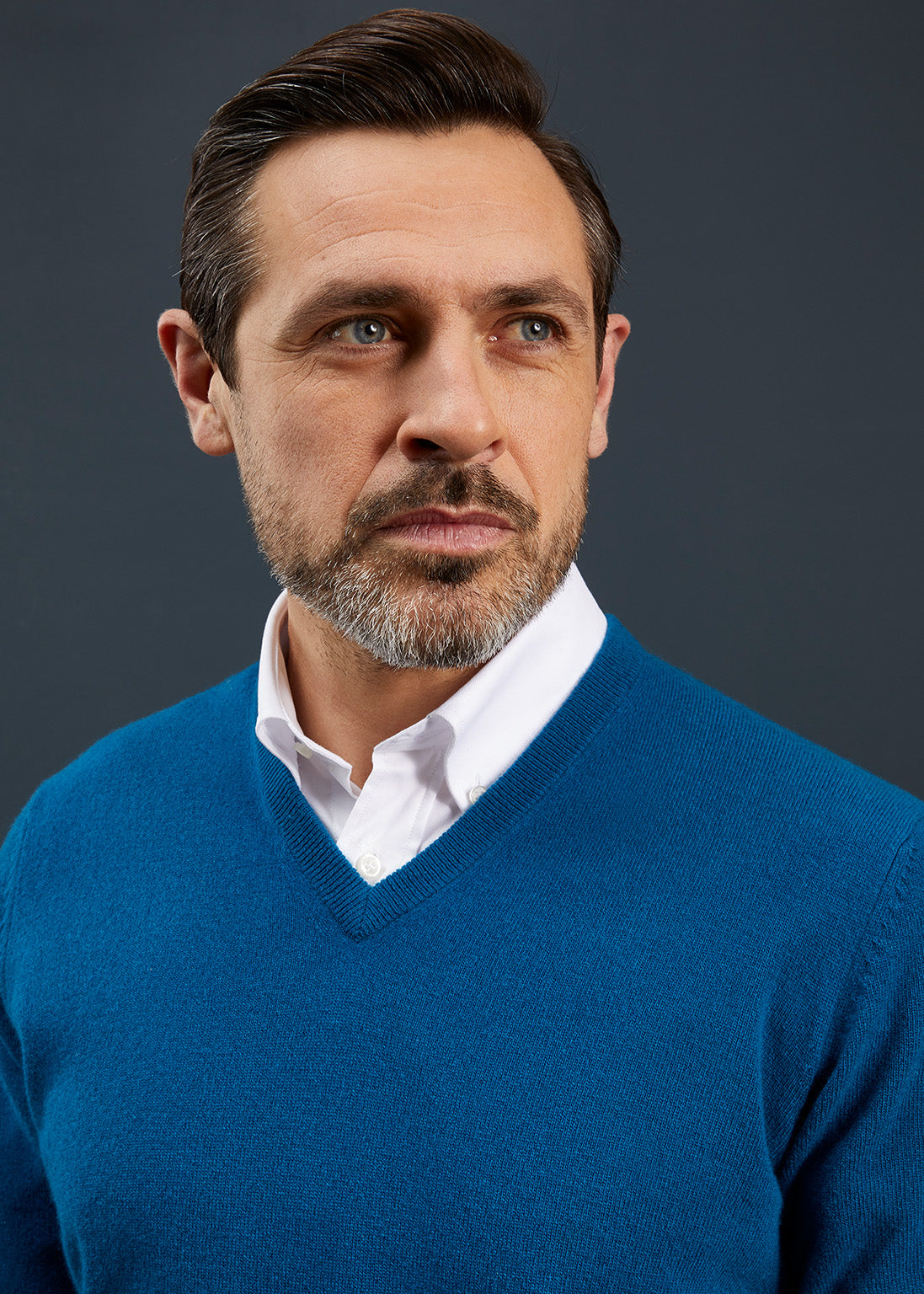 Men's Geelong Lambswool Vee Neck Jumper in Teal