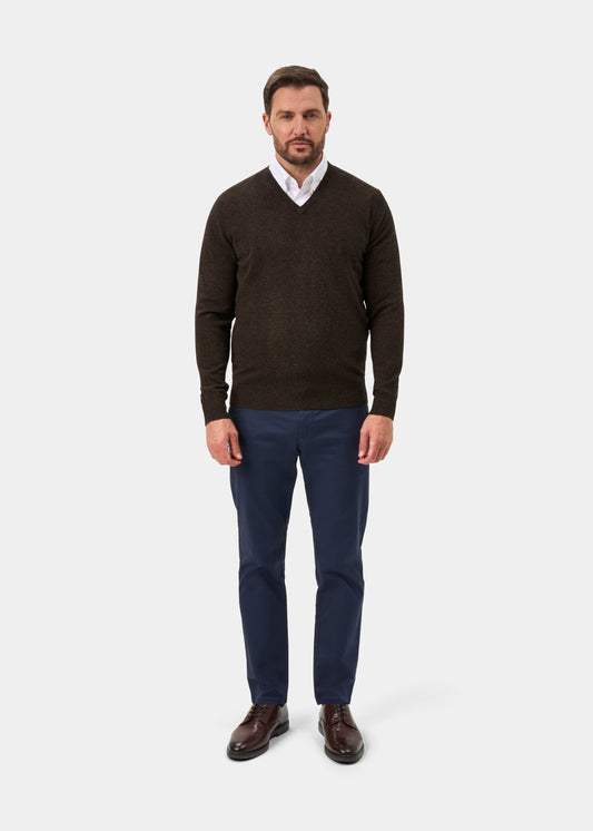 Albury Geelong Wool Vee Neck Jumper In Cocoa - Regular Fit