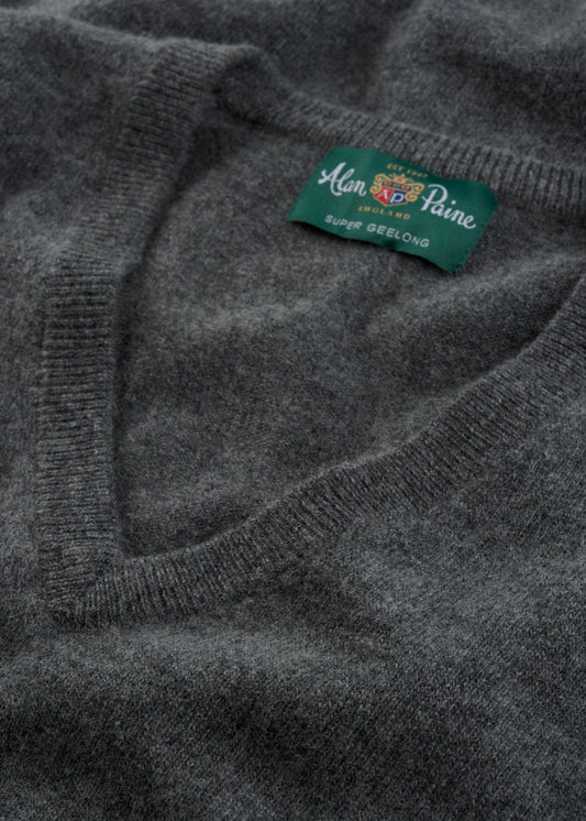 Men's Geelong Wool Vee Neck Jumper in Derby