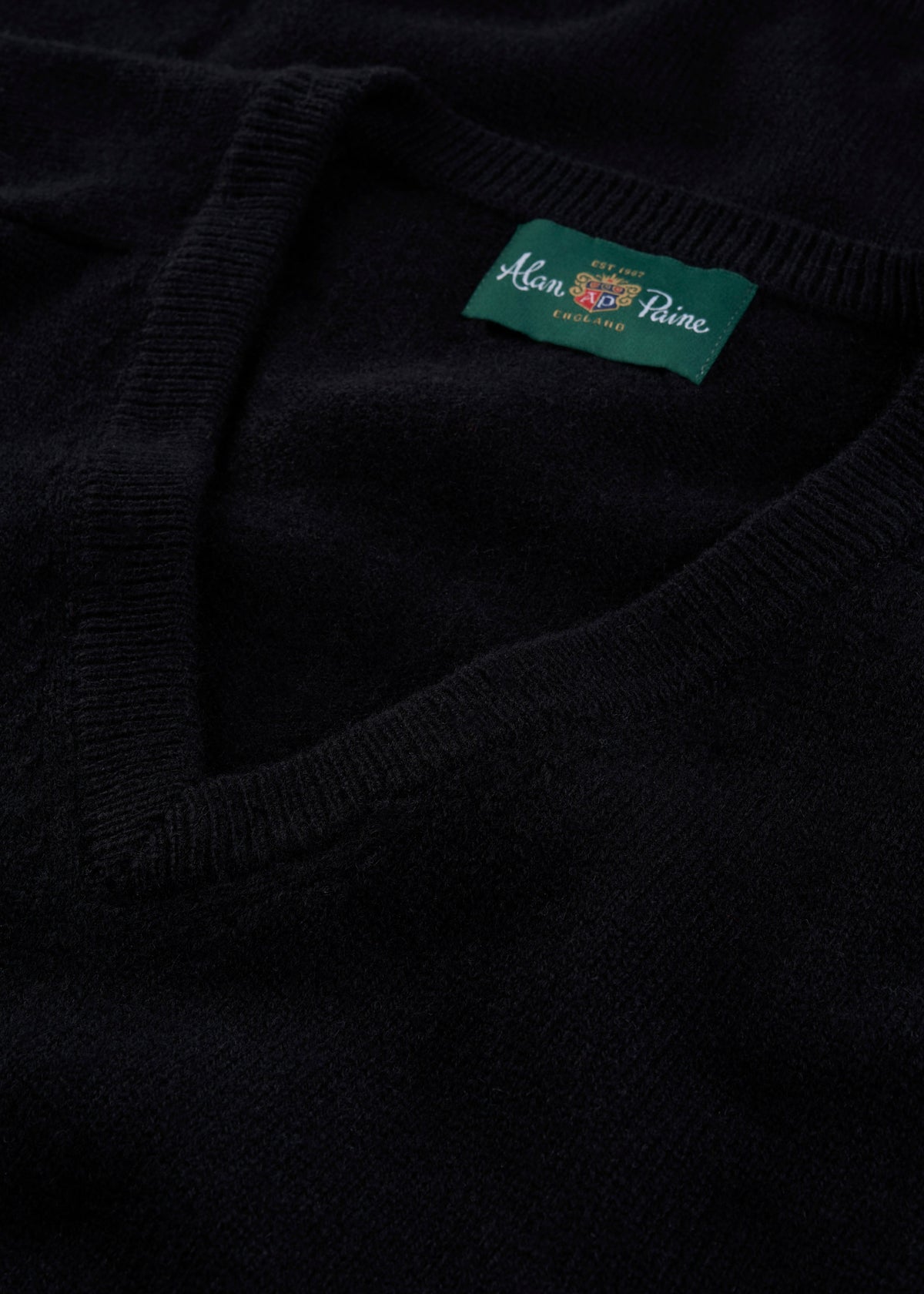 Men's Lambswool Vee Neck Jumper in Black