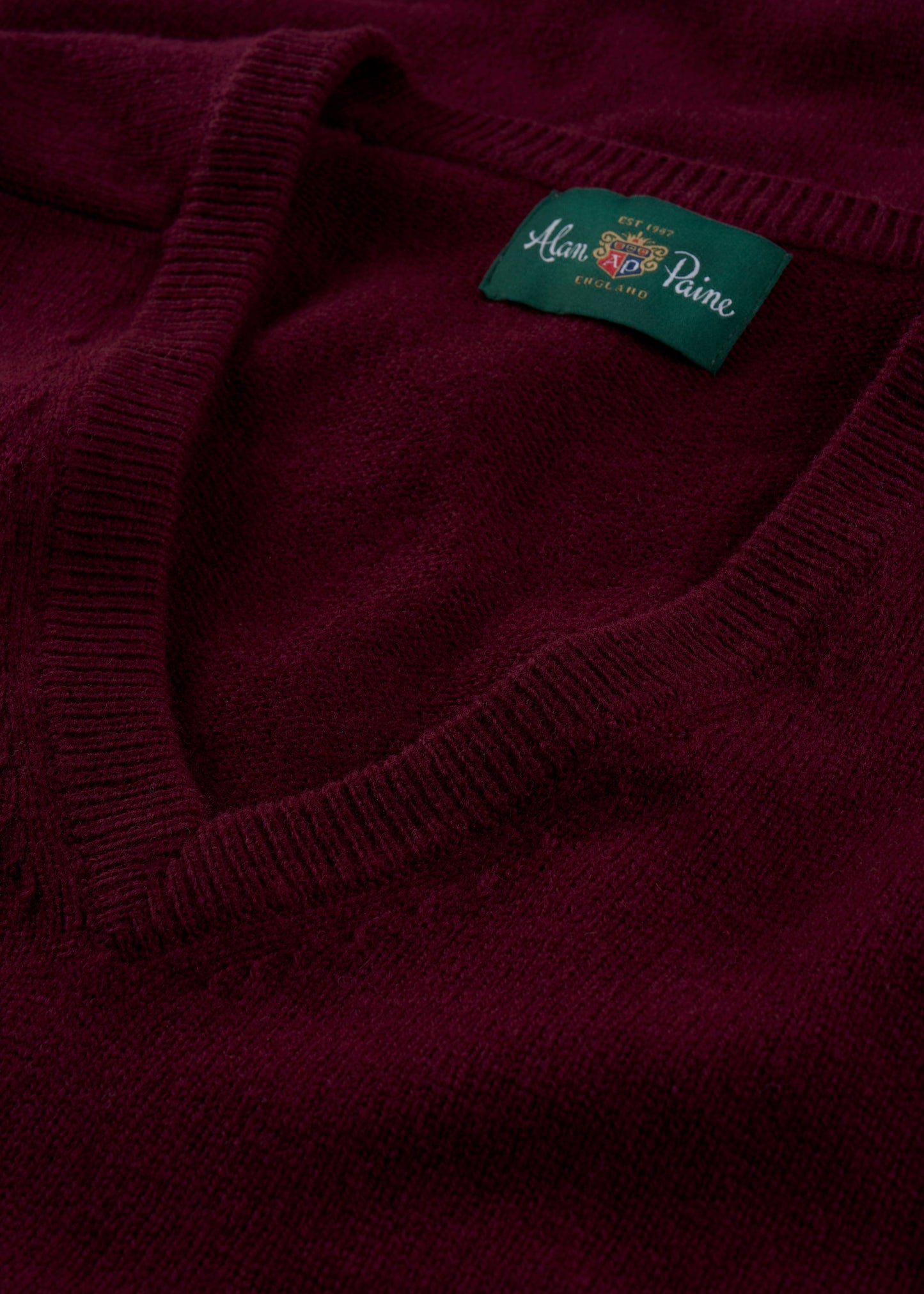 Men's Lambswool Vee Neck Jumper in Bordeaux