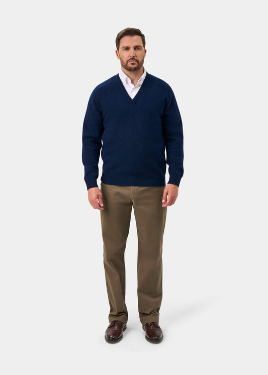 Hampshire Lambswool Vee Neck Jumper In Indigo - Classic Fit