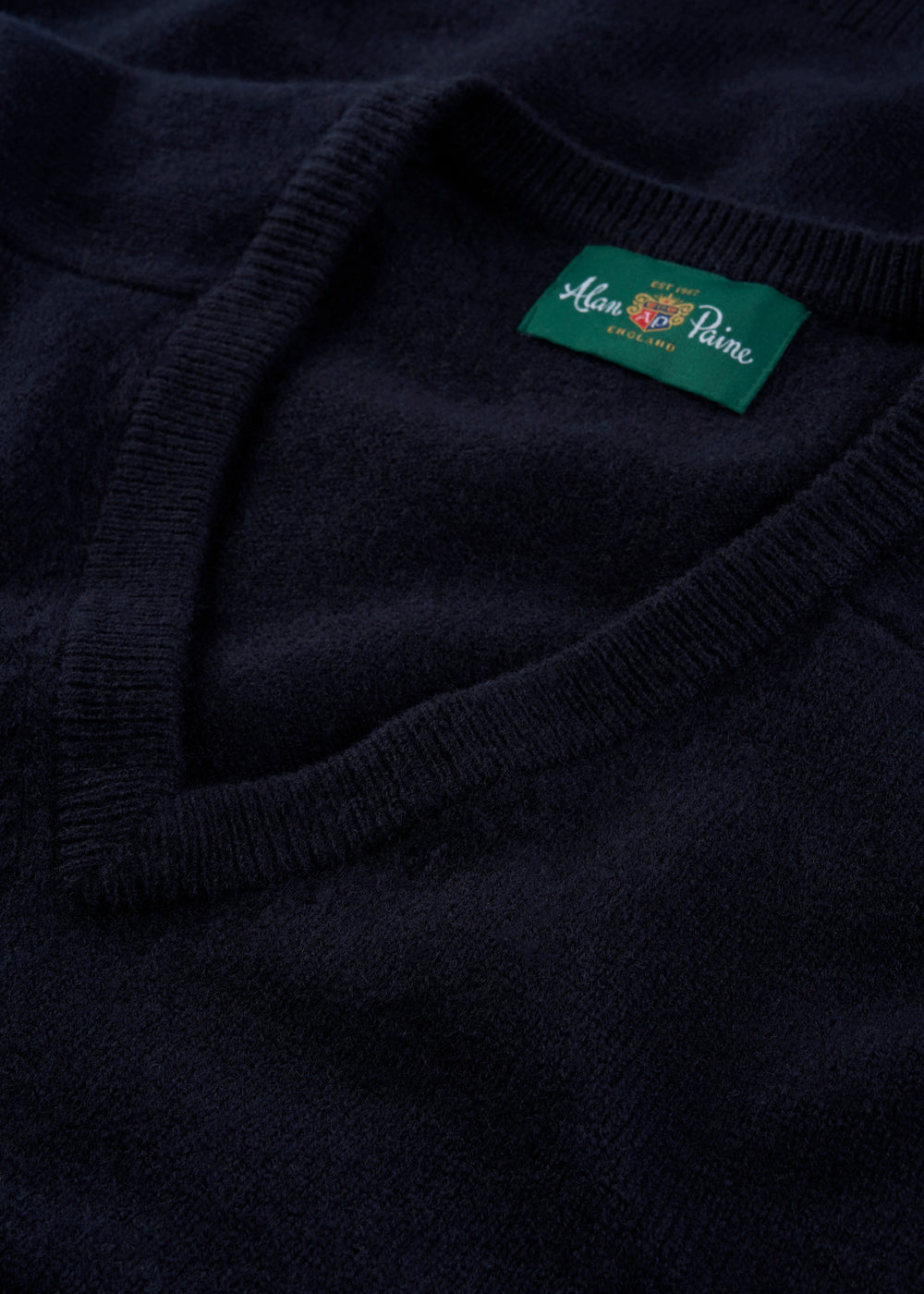 Men's Lambswool Vee Neck Jumper in Navy