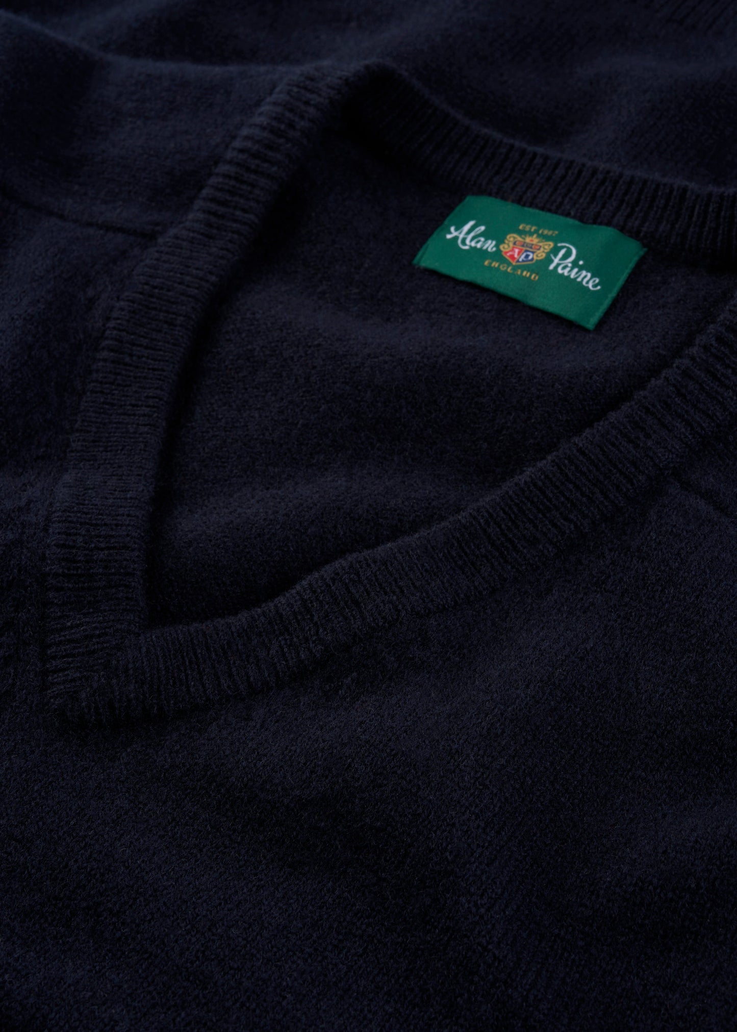 Men's Lambswool Vee Neck Jumper in Navy